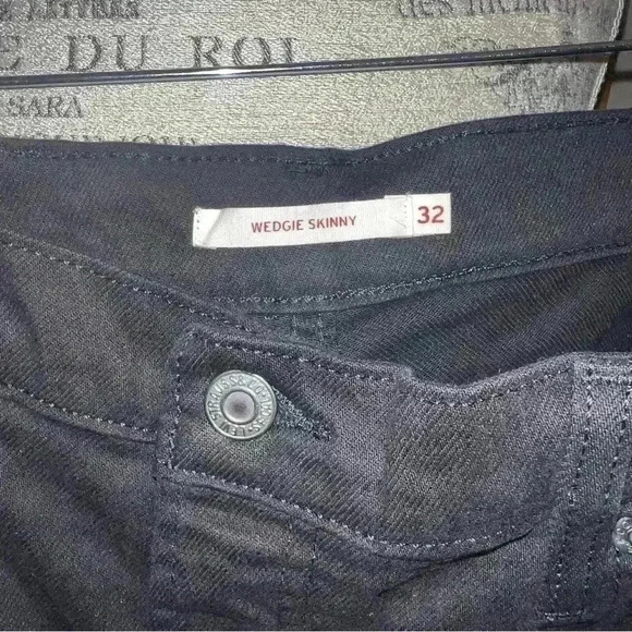 Black Levi's Wedgie Skinny Jeans size 32 - Picture 6 of 11